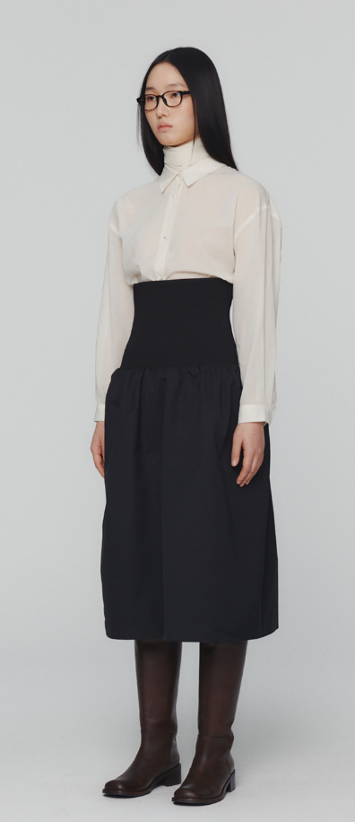 BLACK NYLON SHIRRING FLARE SKIRT