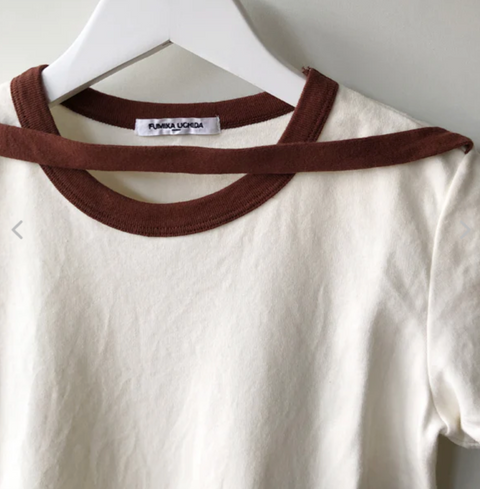 TRIMMED DOUBLE-NECK TEE  OFF WHITE/ BROWN